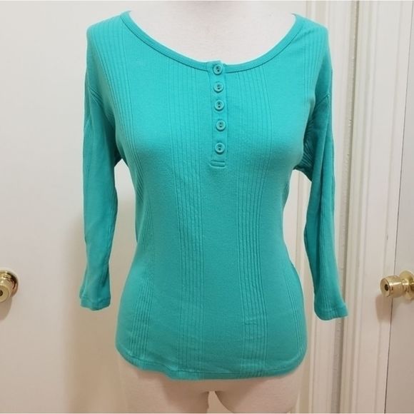 d&co Sweaters - 3for$20 light top / sweater